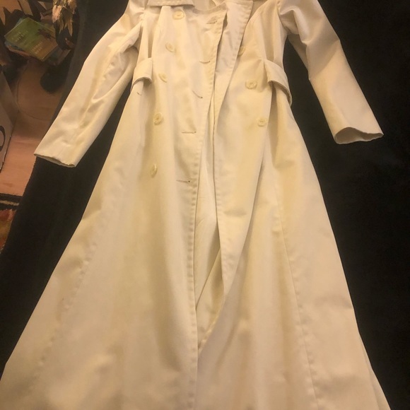Vintage long yellow/off white trench coat with buttons  & belt for waist/wrists - Picture 2 of 6